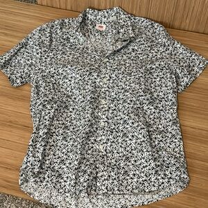 Vintage looking Levi’s Button down size L